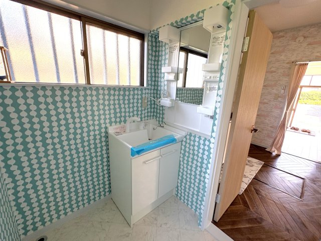 ボワット・ブリューの独立洗面台