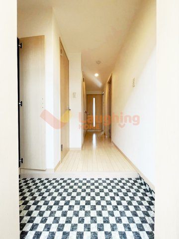 ルネス荒木五番館の玄関|収納もある玄関です