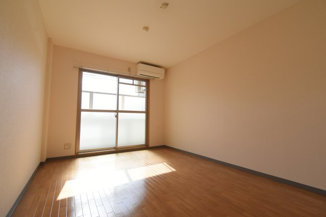 ブランベージュ桂の洋室