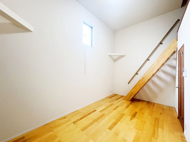 ライフ・モア次郎丸の内装