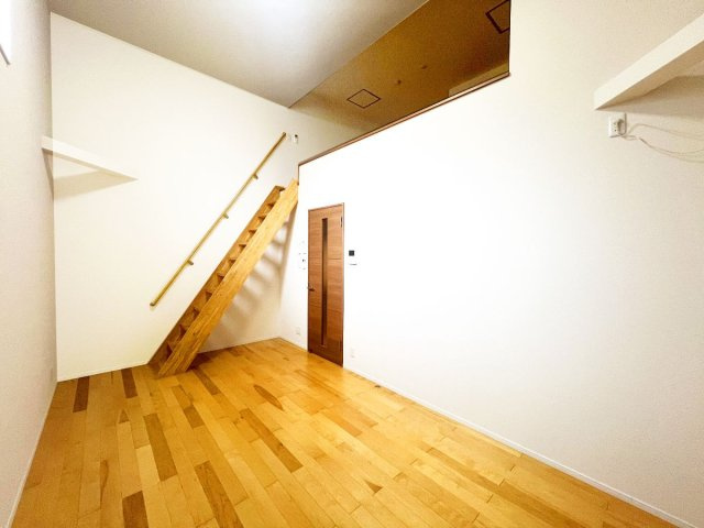 ライフ・モア次郎丸の内装