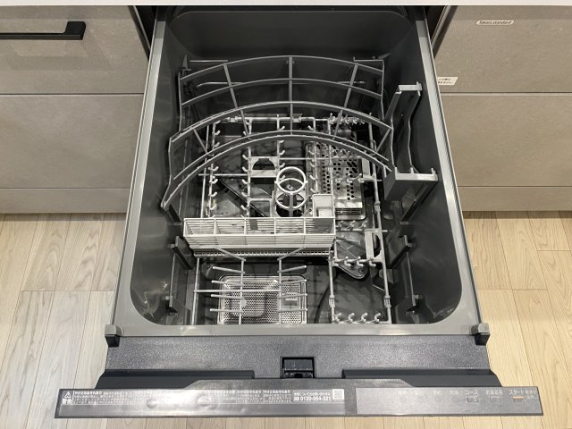 中野区江古田1丁目 全5棟 E号棟のキッチン|食後の片づけに便利な食器洗乾燥機(E号棟)