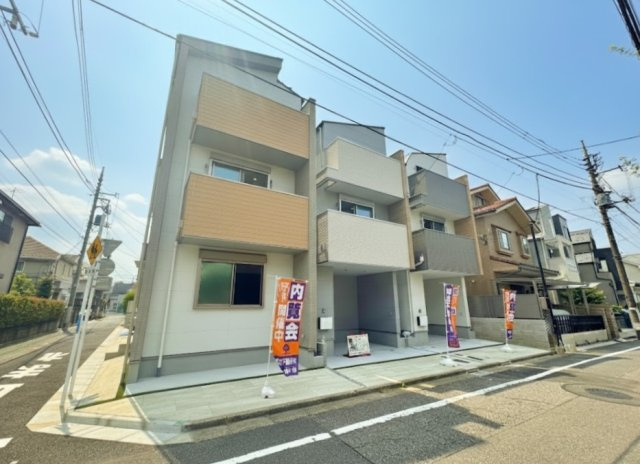 中野区江古田1丁目 全5棟 E号棟の前面道路含む現地写真|―本日のご見学も可能です！―
お洒落な外観×高機能で生活に寄り添う快適設計の間取り
早くも最終3棟のご紹介です
ご見学はお早めに♪♪