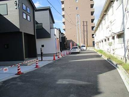 広島市佐伯区五日市中央3丁目　新築一戸建て(全5棟)の前面道路含む現地写真