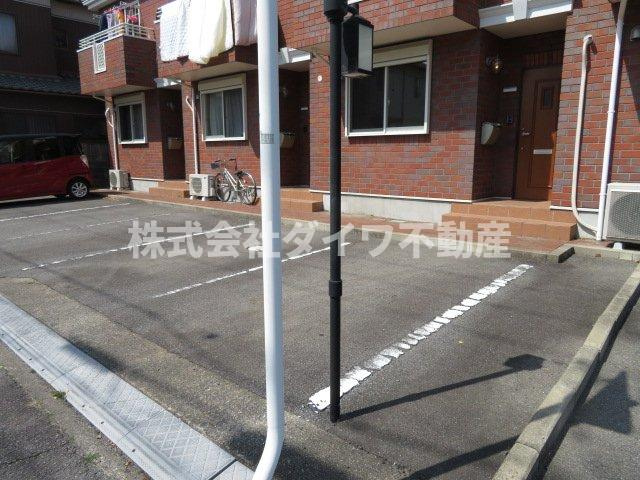 メゾーネ宗の駐車場