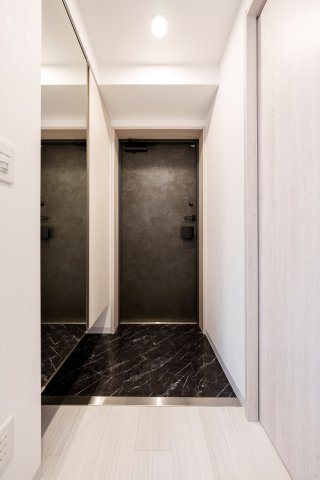 ピアッツァGATE八木の玄関