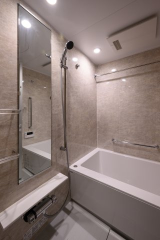 橿原市新賀町の賃貸マンションの浴室|浴室乾燥機付きのバスルーム　※写真は竣工例です