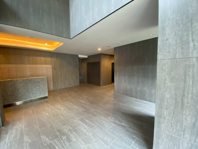 市川市行徳駅前２丁目の賃貸マンションのロビー