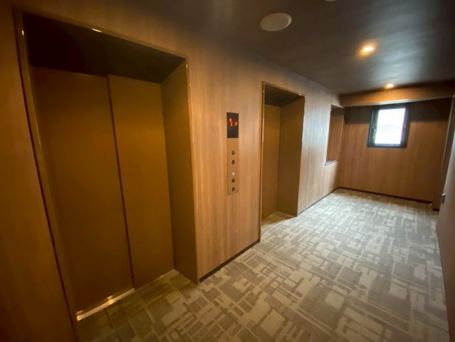 市川市行徳駅前２丁目の賃貸マンションのロビー