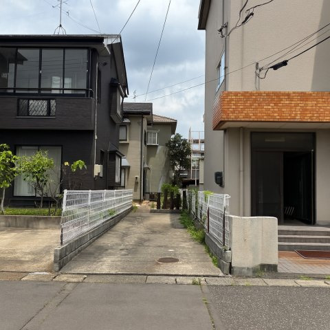 東区東明6丁目　中古戸建の前面道路含む現地写真