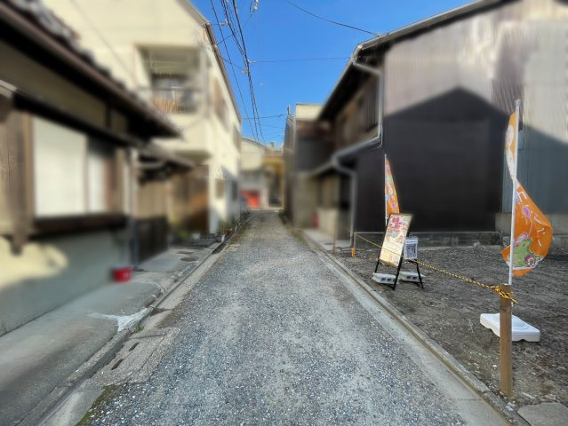 唐橋高田町　新築参考プラン　建築条件付土地の前面道路含む現地写真|保育園・幼稚園・小中学校まで徒歩圏内！子育て世帯に嬉しい安心の住環境で、新生活をスタートしませんか？お気軽にお問い合わせください！