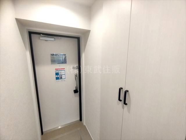 【玄関】 | レクセル朝霞 | 収納付きの玄関です