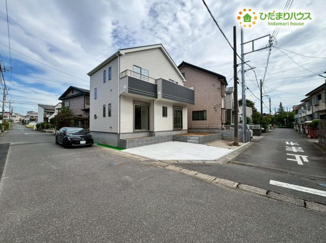 鴻巣市緑町　48番　新築一戸建て　ハートフルタウン　01の前面道路含む現地写真|前面道路幅6m！
車の出し入れもスムーズにできます！