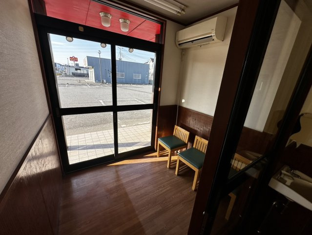 西城南店舗の内装