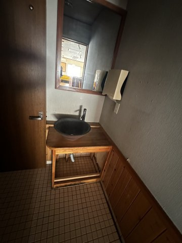 西城南店舗の洗面所
