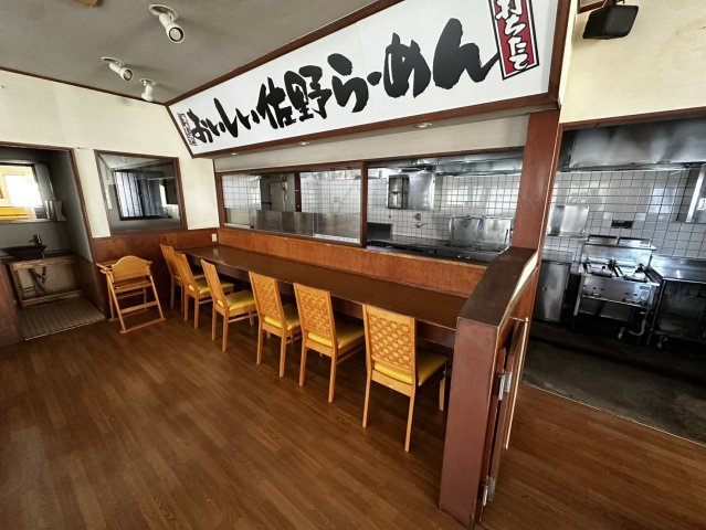 西城南店舗の内装