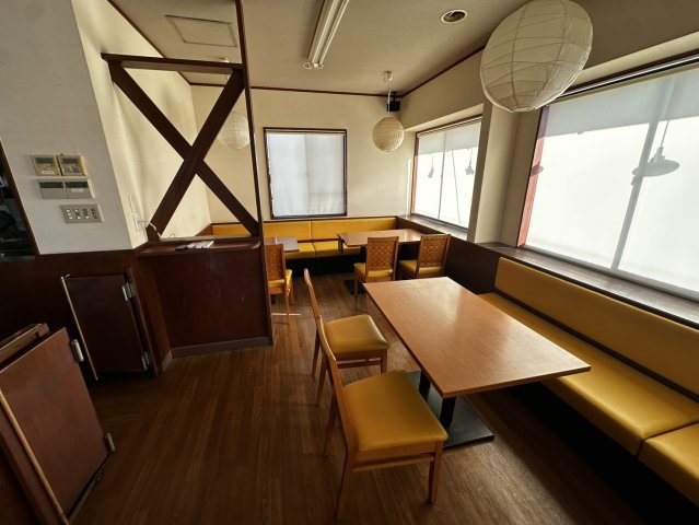 西城南店舗の内装