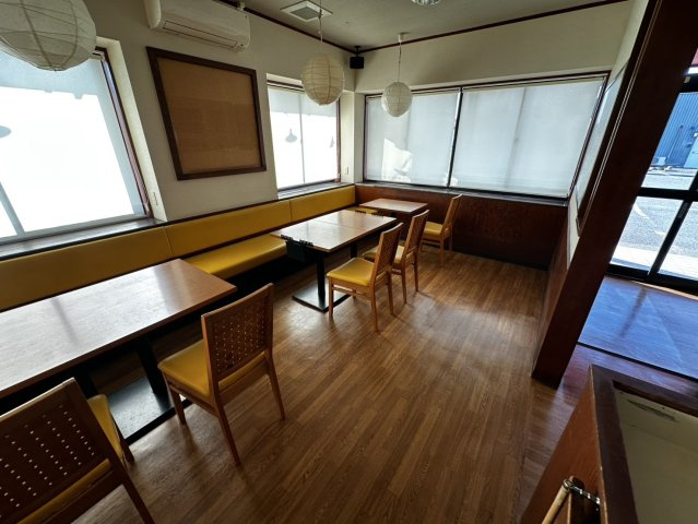 西城南店舗の内装