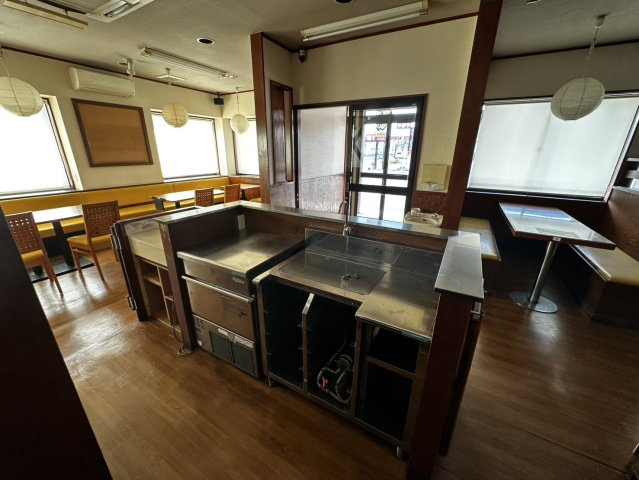 西城南店舗の内装