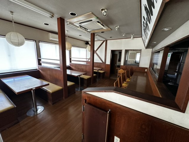 西城南店舗の内装