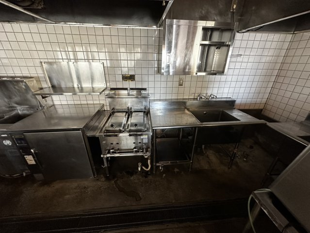 西城南店舗のキッチン