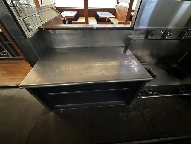 西城南店舗のキッチン