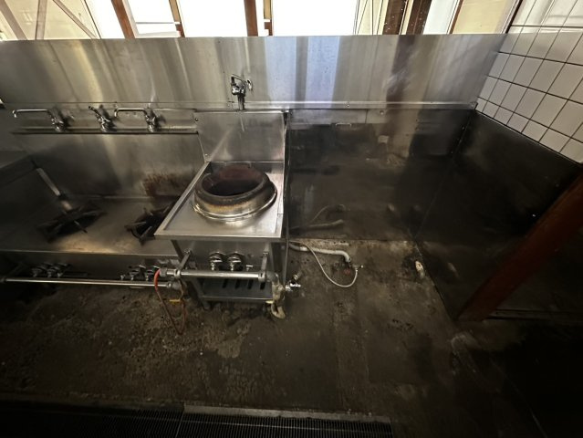 西城南店舗のキッチン