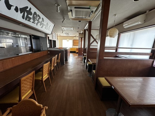 西城南店舗の内装
