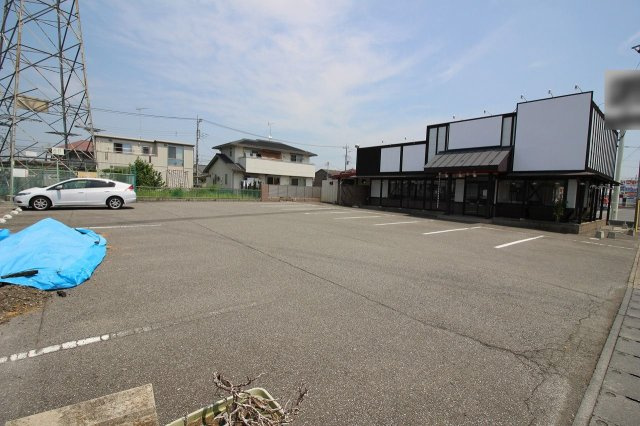 西城南店舗の駐車場|2015年撮影