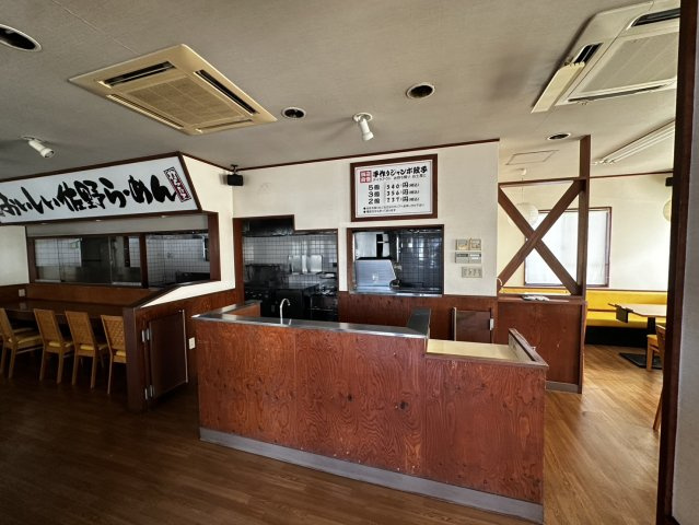 西城南店舗の内装