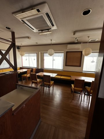 西城南店舗の内装