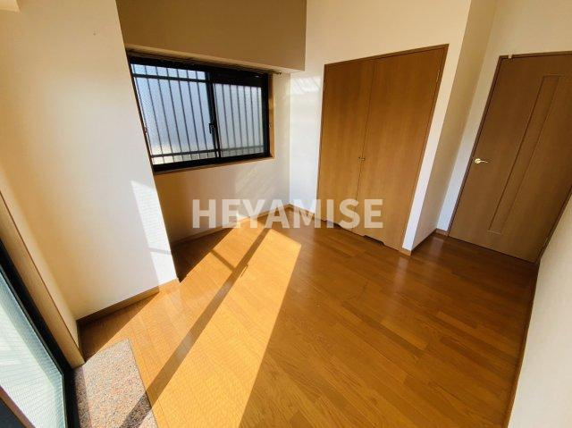 パインパレスの洋室