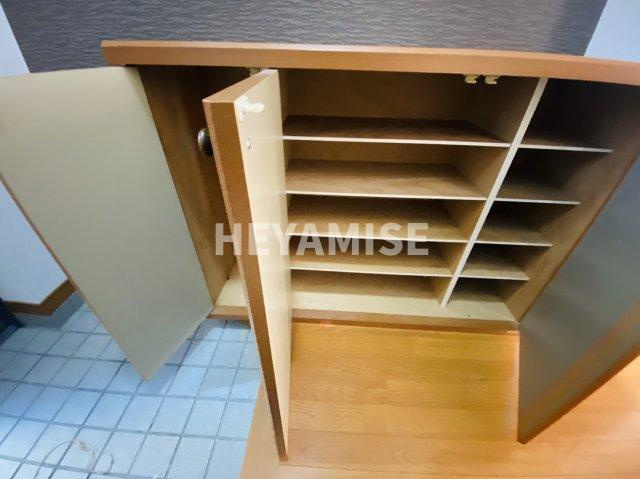 パインパレスの玄関