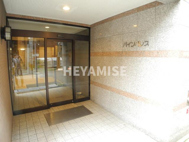 パインパレスのエントランス