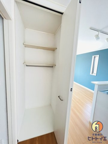 スラージュマン Cの収納|キッチン横に収納スペースがあります