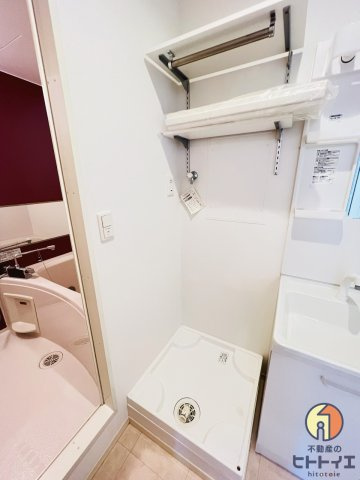 スラージュマン Cの設備|便利な棚付きの洗濯機置場です