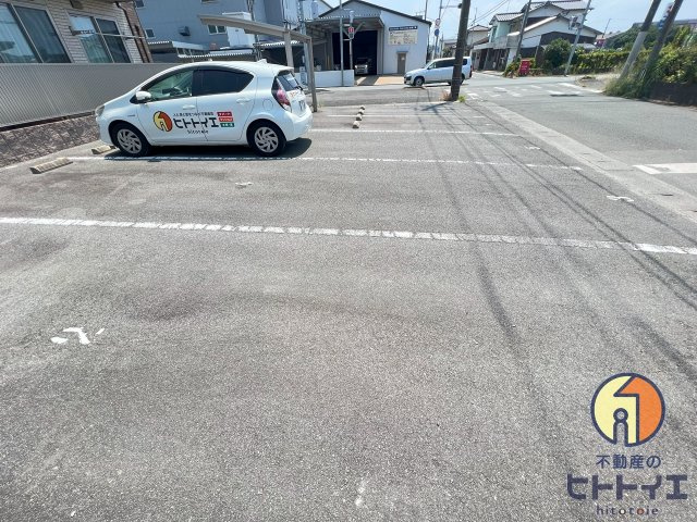 スラージュマン Cの駐車場