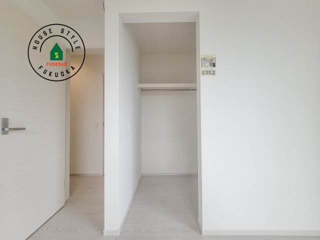 糟屋郡粕屋町長者原東7丁目第1-2棟（1号棟）の収納|洋服や大きな荷物が多い方や人数の多いご家族などは、一般的なクローゼットよりもウォークインクローゼットのほうが使い勝手が良いです。