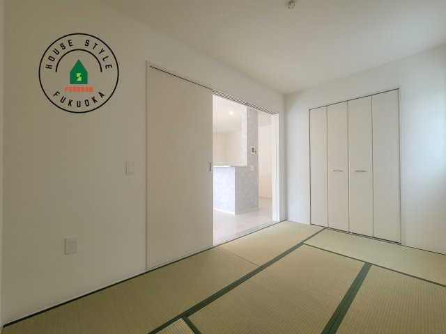 糟屋郡粕屋町長者原東7丁目第1-2棟（1号棟）の和室|和室を上手に活用すると暮らし方の幅が広がります。例えば普段は開け放して、子供の小さいうちはお昼寝や遊びのスペースに。畳はソフトなので転んでもケガをしにくく安心です