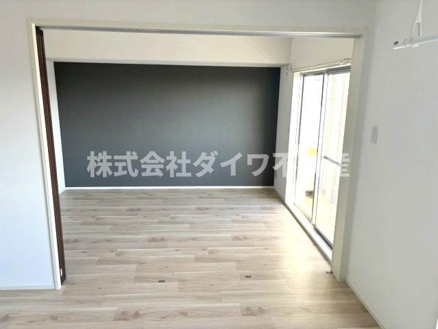 マンションヒルトップの内装|Lからの洋室