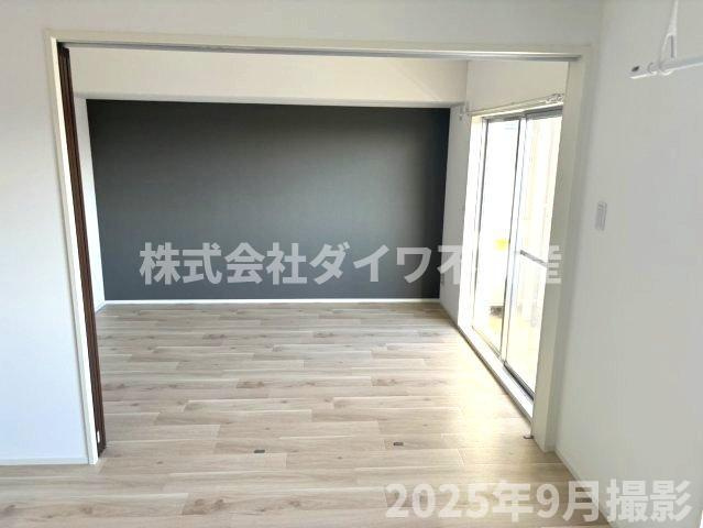マンションヒルトップの内装|Lからの洋室