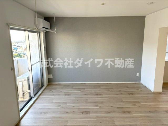 マンションヒルトップの居間・リビング|洋室からのL