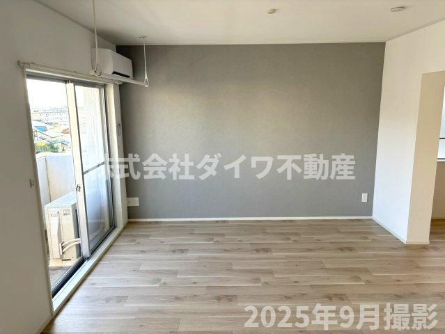 マンションヒルトップの居間・リビング|洋室からのL