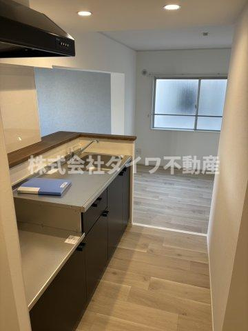 マンションヒルトップのキッチン|キッチン奥からDK