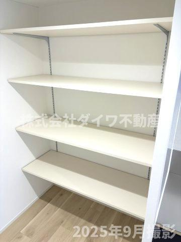 マンションヒルトップの収納|キッチン奥の可動棚