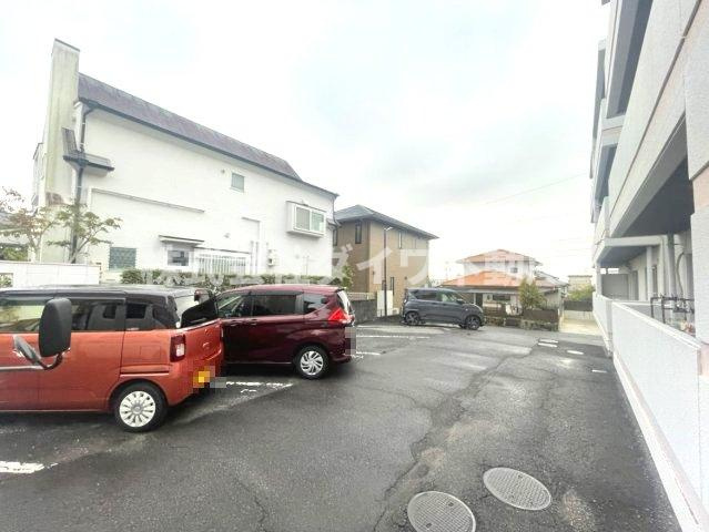 マンションヒルトップの駐車場