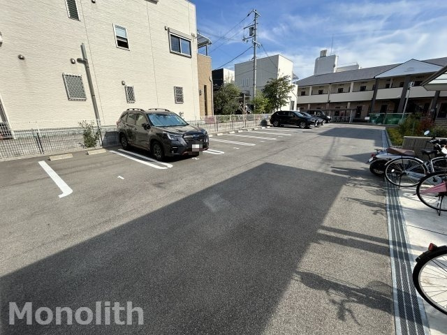 ルーチェ鳳の駐車場