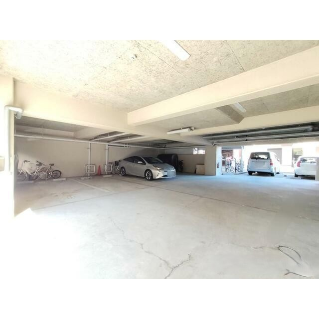 ル・セール明石の駐車場