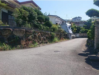 【前面道路含む現地写真】 | 生駒郡三郷町東信貴ケ丘3丁目【建築条件なし】【古家付】