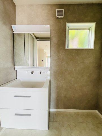 THE COASTLINE STYLE― 家から江ノ島を臨む日常PartⅡ ―の独立洗面台